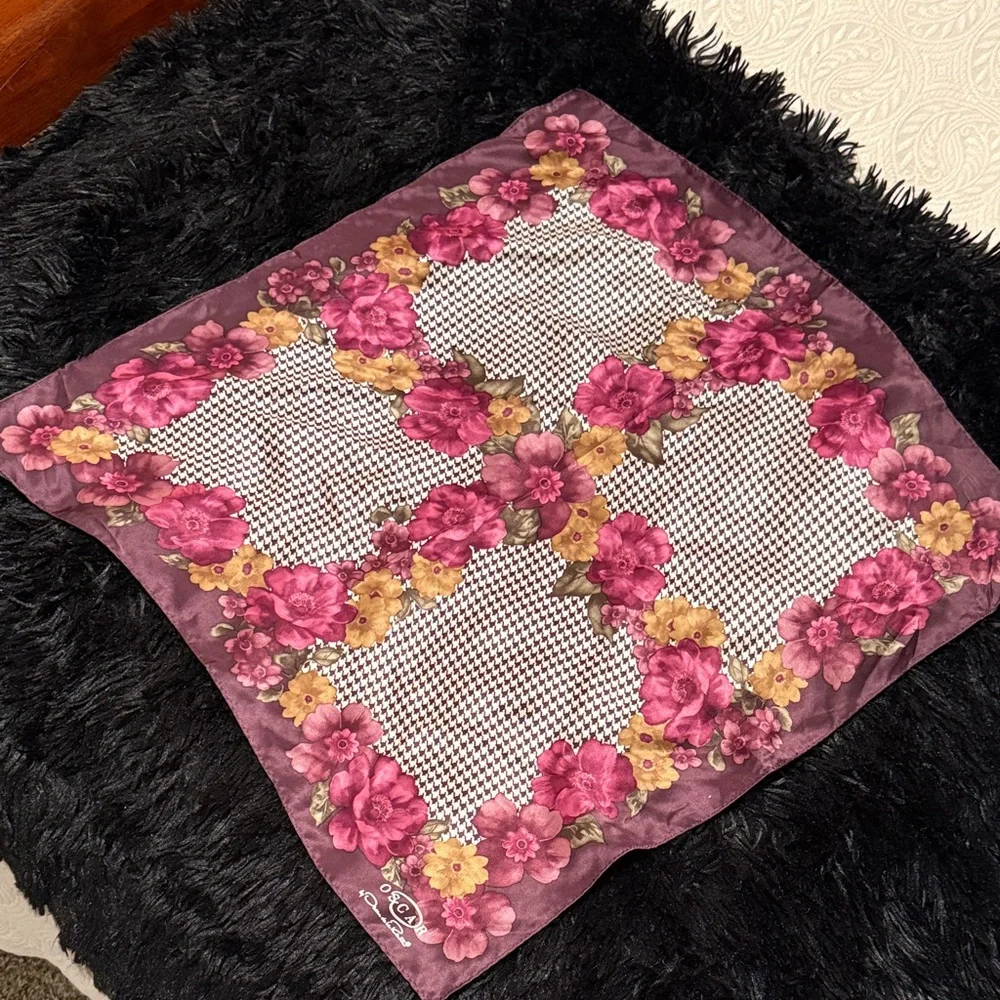 Oscar de la Renta Pink Floral Accessory